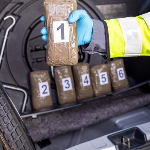 Doi șoferi români, recordmeni la amenzi pentru droguri în Franța