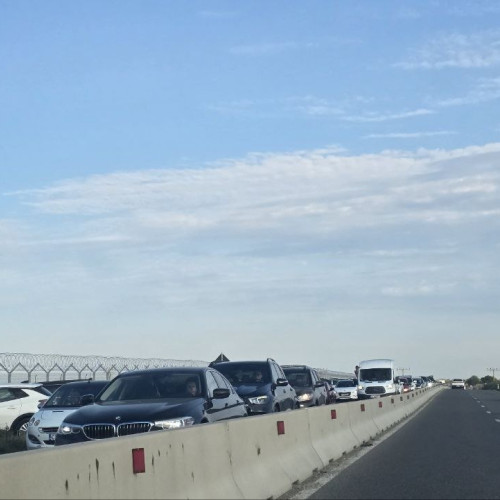 Circulație dificilă pe DN 2A din cauza traficului aglomerat spre aeroport