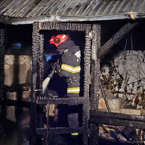 Incendiu într-o gospodărie din Stănești din cauza unui coș de fum neprotejat