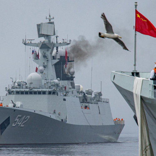 China și Rusia au început duminica exerciții navale comune în Marea Japoniei, în contextul în care cele două țări își doresc să își întărească parteneriatul în fața ceea ce consideră o dominație a Statelor Unite. Potrivit Ministerului rus al Apărării, citat de digi24.ro, aceste manevre, numite „Joint Sea-2025”, au început în apropierea portului Vladivostok.