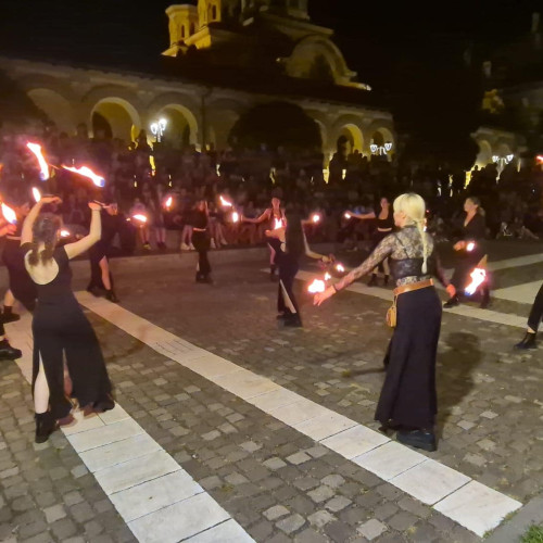 Spectacol de jonglerii cu foc la festivalul Zilele Medievale ale Balgradului din Alba Iulia