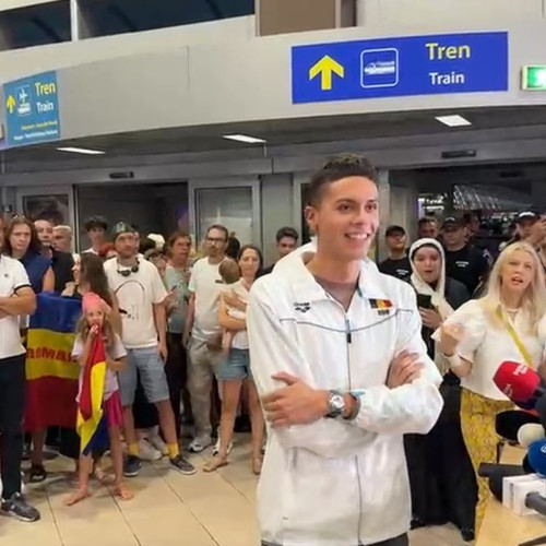 David Popovici a câștigat două medalii de aur la campionatele mondiale din Singapore