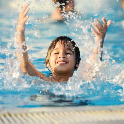 Se semnează autorizația pentru bazin de înot în Râmnicu Sărat