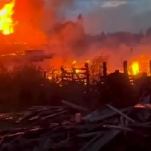 Incendiu la pensiunea din Râșnov, localizat după o noapte de intervenție