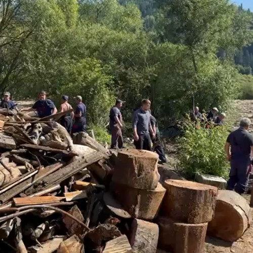 Startul operatiunii de curățare a lacului Izvorul Muntelui din Bicaz