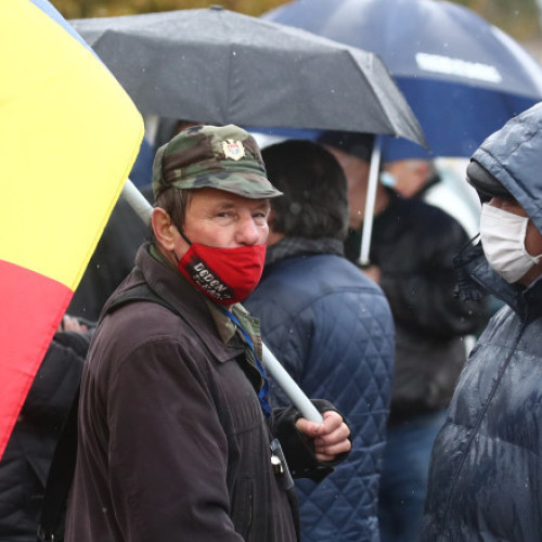 Rusia își intensifică eforturile de influențare a moldovenilor din diasporă, pentru a nu merge la vot în alegerile parlamentare din luna septembrie, avertizează consilierul pentru securitate națională al președintei Maia Sandu, Stanislav Secrieru. Potrivit Politico, oficialul a declarat că au observat o creștere rapidă a dezinformării adresate aproape unui sfert de milion de alegători din diaspora, înainte de scrutin.