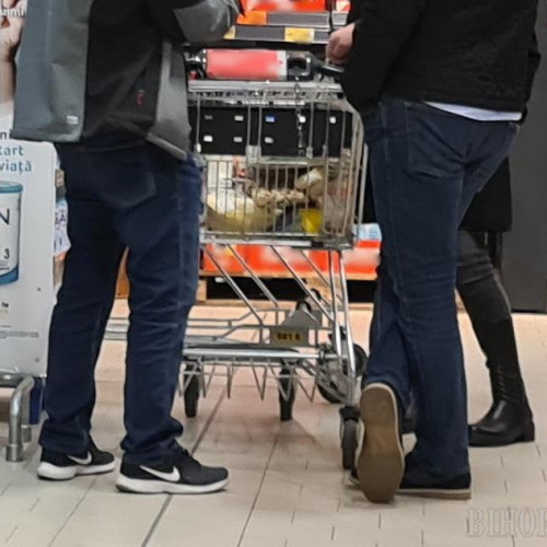 Bărbat din Galați reținut după ce a furat băuturi de lux dintr-un hypermarket din Târgu Jiu