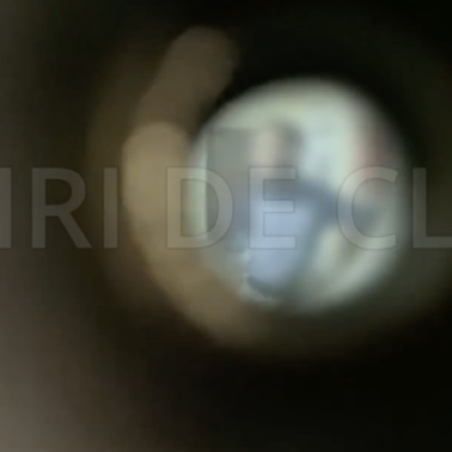 Un clujean din zona Mănășur, de pe Calea Florești, a semnalat un incident grav petrecut astăzi, 4 august 2025, în jurul orei 12:00. Potrivit sesizării, un bărbat necunoscut a început să bată insistent la ușa casei sale și a încercat să pătrundă cu forța în locuință.