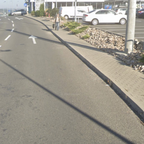 Clujean îngrijorat de starea trotuarelor de pe strada Frunzisului, în special lângă LIDL