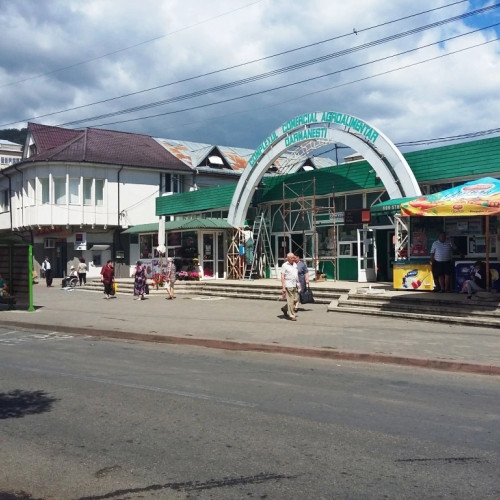 modernizarea pieței din Darmanesti, posibilă după preluarea de către primărie