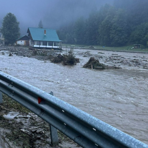 Avertizare de inundații în județele Neamț și Harghita din cauza ploilor torențiale