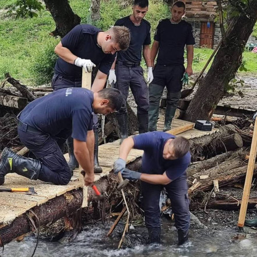 Pompierii dambovițeni au intervenit în Suceava pentru ajutor după inundații