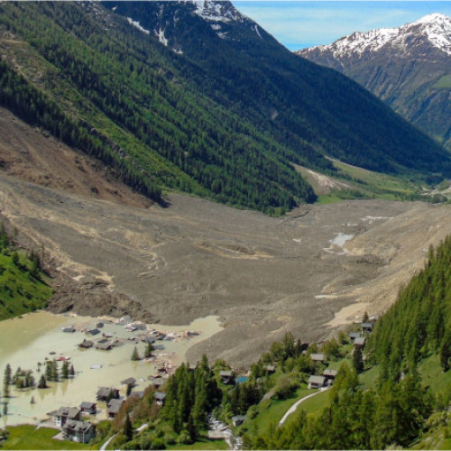 Sat din Elveția distrus de prăbușirea unui munte din cauza schimbărilor climatice