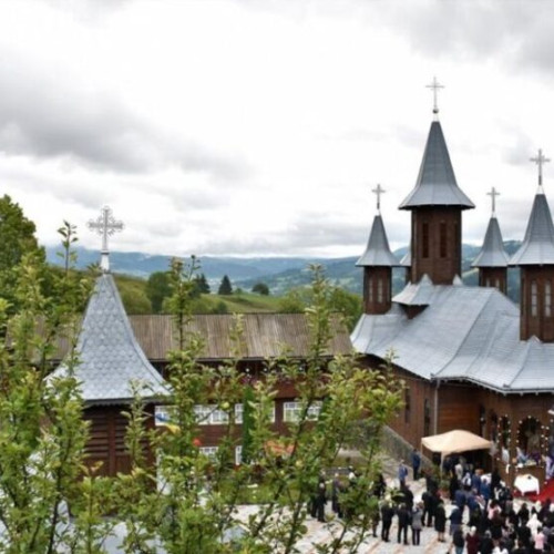 manastirea „schimbarea la fata” de la ilva mare, localizată pe valea ilvei, la 50 de kilometri de orașul Năsăud, a cunoscut o evoluție semnificativă de la înființare până în prezent. Potrivit site-ului timponline.ro, această mănăstire a fost fondată în anul 1992 de ieromonahul Daniil Ureche, actualul duhovnic, în vatra casei părintești. La acel moment, în localitatea Ilva Mare s-a construit un schit de călugări, cu autorizarea și binecuvântarea mitropolitului Bartolomeu, care a sfintit locul în același an.