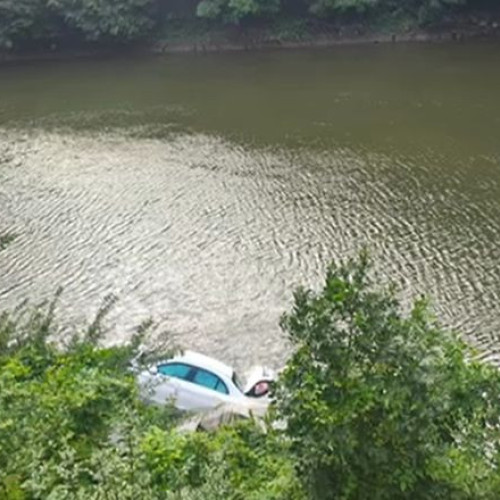 accident grav pe DN7 în județul Vâlcea: mașina a căzut în râul Olt