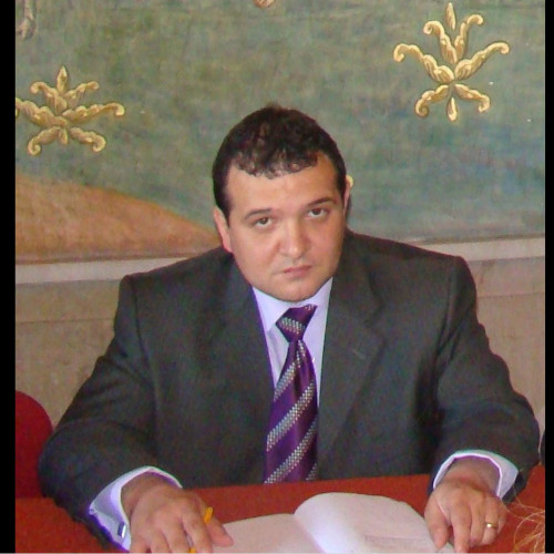 Virgil Coman, o personalitate marcantă în domeniul istoriei din Dobrogea, a plecat din această lume pe 5 august 2016. Născut la Medgidia în data de 24 decembrie 1973, el și-a dedicat viața studiului și promovării patrimoniului cultural din regiune.