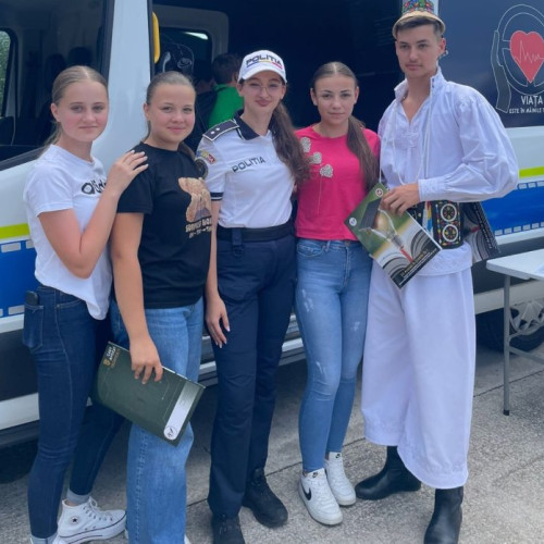 Polițiștii maramureșeni au desfășurat activități de prevenire la tabăra juridică de vară