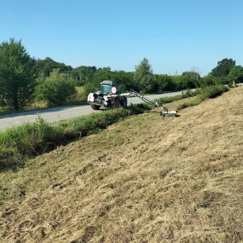 Lucrări de întreținere pe digurile din Gorj pentru prevenirea inundațiilor