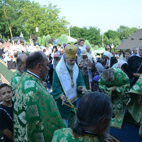 Episcopul de Huși a oficiat Sfânta Liturghie la o mănăstire din județul Botoșani