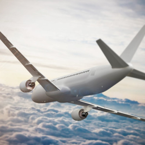 Un adolescent britanic s-a ratacit pe un aeroport spaniol aglomerat și a urcat din greșeală într-un zbor spre Italia, în loc de cel spre Londra, relatează The Guardian. Tânărul de 15 ani trebuia să zboare cu compania aeriană Tui de pe insula Menorca către Stansted, Londra, dar a fost observat de personalul aeroportului în timp ce se plimba printre turiști.