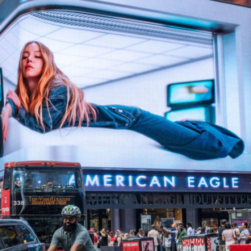 Reclama la blugi care a stârnit scandal rasial în Statele Unite