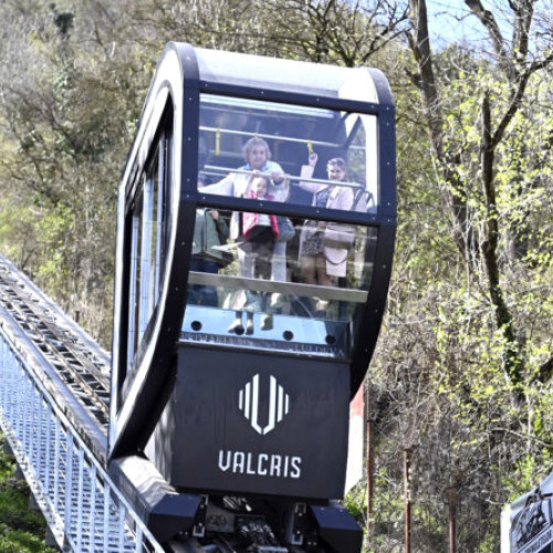 Telecabina spre cetatea Deva a fost repornită după luni de pauză