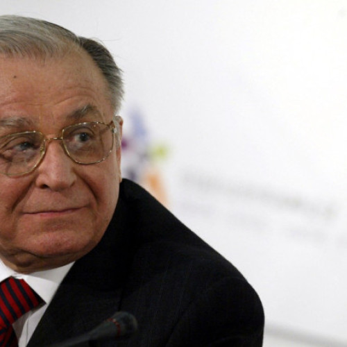 Ion Iliescu, primul președinte al României după căderea regimului comunist, a decedat marți, la vârsta de 95 de ani, anunță digi24.ro. Potrivit sursei, Iliescu a condus țara în trei perioade diferite: inițial ca lider al Consiliului Frontului Salvării Naționale (1989-1992), după Revoluție, apoi ca președinte ales (1992-1996 și 2000-2004).