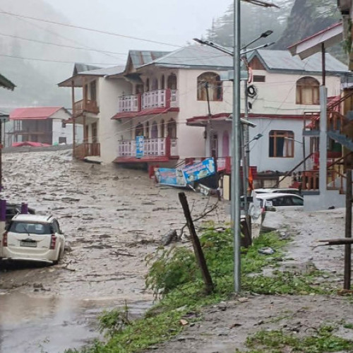 Inundații și alunecări de teren distrug un sat din Uttarakhand, India