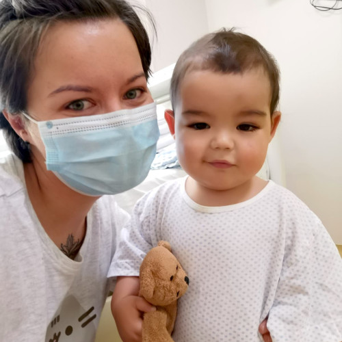 Mama care simte fiecare pas al copilului său înainte ca medicii să confirme diagnosticul