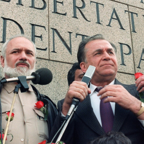 Ion Iliescu, primul președinte al României după Revoluție, a decedat la vârsta de 95 de ani, transmite presa internațională. Anunțul a fost preluat cu prioritate de către agenții precum Bloomberg, Associated Press, Le Monde și Anadolu, toate relatând despre decesul liderului politic.