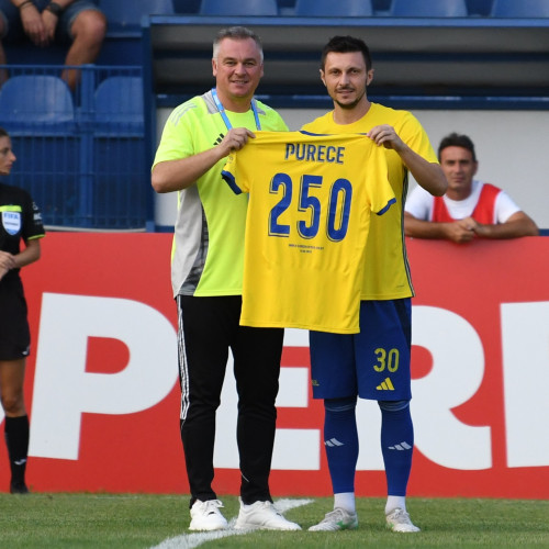 Unirea Slobozia și-a dorit o victorie pentru a uita rapid înfrângerea dureroasă suferită în fața FC Botoșani și a considerat meciul cu Oțelul Galați ca fiind cea mai bună ocazie. Totuși, pe teren, în multe momente, fotbaliștii din postura de gazde la Clinceni păreau mai preocupați să se apere decât să pună presiune pe adversari. Potrivit infoialomita.ro, oaspeții de la Galați au intrat cu gândul la un meci defensiv, fără atacuri periculoase, mai ales sperând să profite de o fază inspirată pentru a obține un rezultat favorabil.
