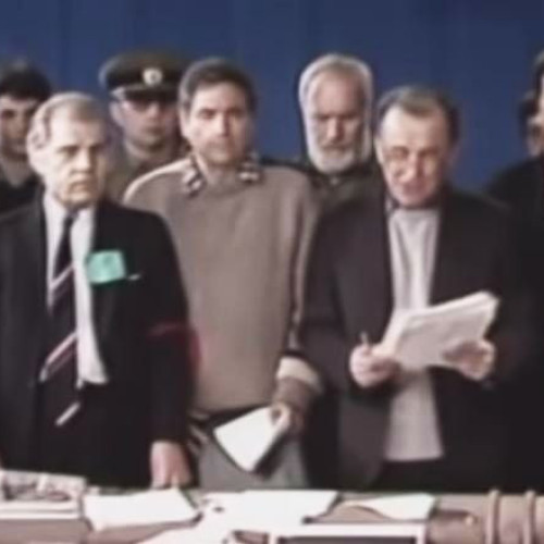 Ion Iliescu, fostul președinte al României, a decedat marți la vârsta de 95 de ani, relatează Reuters. Conform digi24.ro, Iliescu a fost o figură centrală în evoluția politică a țării, fiind cel care a condus tranziția de la comunism și a sprijinit aderarea României la Uniunea Europeană și NATO.