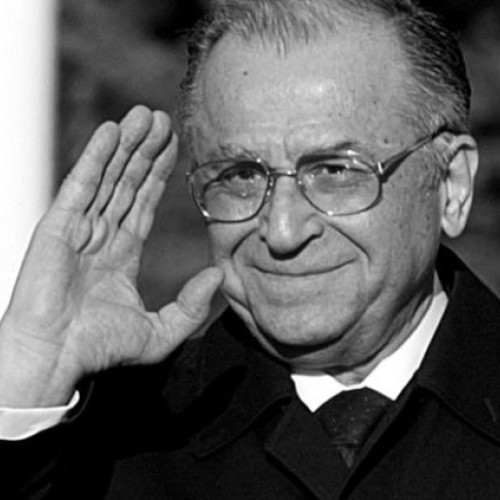 dentii lui Ion Iliescu, fostul presedinte al Romaniei, vor fi oferiți miercuri, 6 august, la Palatul Cotroceni, ca ultim omagiu. Ion Iliescu a decedat marți, la vârsta de 95 de ani, după aproape două luni petrecute în spital.