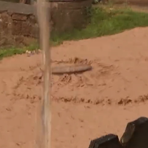 Canalele din Suceagu, comuna Baciu, au cedat în urma ploilor, inundând străzile și provocând probleme locuitorilor