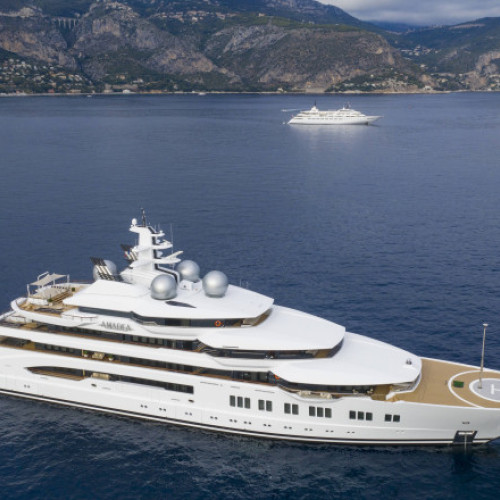 Iahtul de lux Amadea, în valoare de 300 de milioane de dolari, urmează să fie scos la licitație, anunță National Maritime Services. Potrivit acesteia, nava, cu o lungime de 106 metri, poate găzdui până la 16 pasageri în opt cabine de lux. Licitația este deschisă până la data de 10 septembrie, iar participanții trebuie să depună o cauțiune minimă de zece milioane de dolari, conform unui website dedicat vânzărilor.