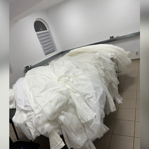 Polițiștii de frontieră au confiscat rochii de mireasă și ambalaje falsificate