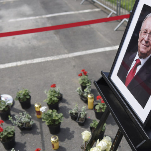 Protest pentru comemorarea victimelor mineriadelor și a Revoluției, în fața Guvernului