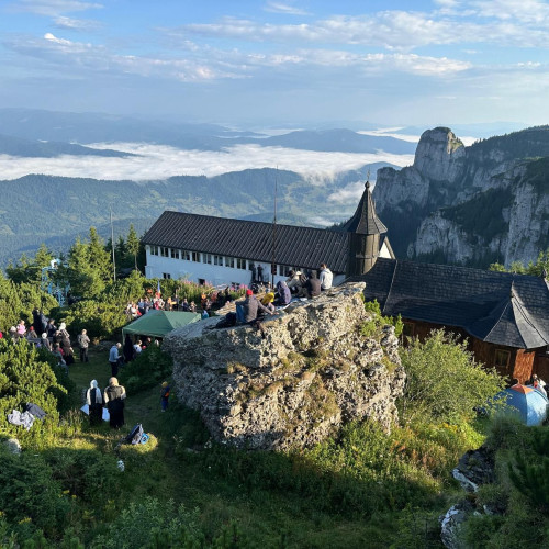 Jandarmii montani din Neamț asigură siguranța turiștilor în Masivul Ceahlău