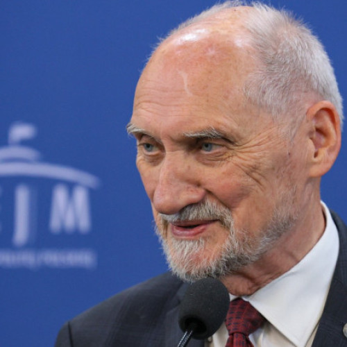 parlamentul polonez votează pentru ridicarea imunității fostului ministru al apărării Antoni Macierewicz