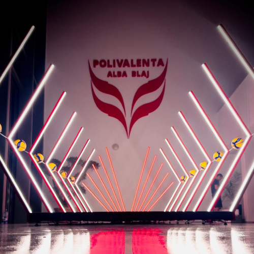 Suporterii echipei naționale de volei feminin a României vor avea ocazia să facă poze gratuite alături de jucătoarele Diana Veres și Adelina Ungureanu, la standul special din Alba Blaj Arena, începând cu meciul de miercuri, 6 august. Potrivit primarului Gheorghe Valentin Rotar, inițiativa va fi lansată la meciul România - Croația și are scopul de a aduce mai aproape fanii de echipă.