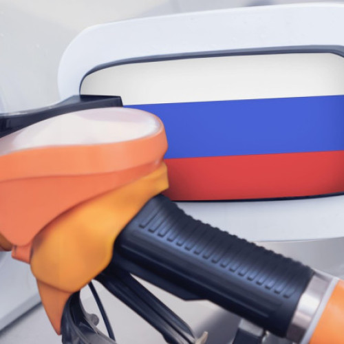 Uniunea Europeană va introduce un nou plafon dinamic pentru prețurile petrolului rusesc începând cu 3 septembrie, în cadrul celui de-al 18-lea pachet de sancțiuni împotriva Moscovei, anunță Arianna Podesta, purtătoarea de cuvânt a Comisiei Europene, citate de European Pravda.