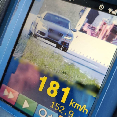 tanăr de 20 de ani din Câmpia Turzii, prins conducând cu viteza excesivă în apropierea Copăceniului