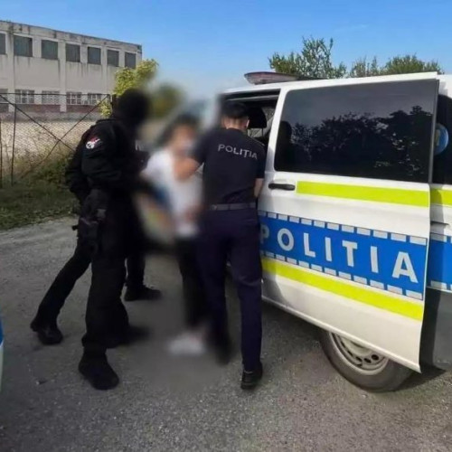 Tânăr de 22 de ani din Râmnicu Vâlcea, arestat după ce a furat 4.000 de euro și un telefon dintr-un taxi