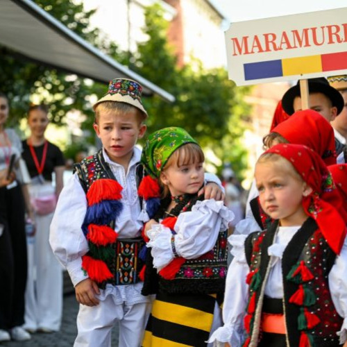 ansamblurile folclorice din maramureș au reprezentat traditia la festivalul "cantecele munților" din sibiu