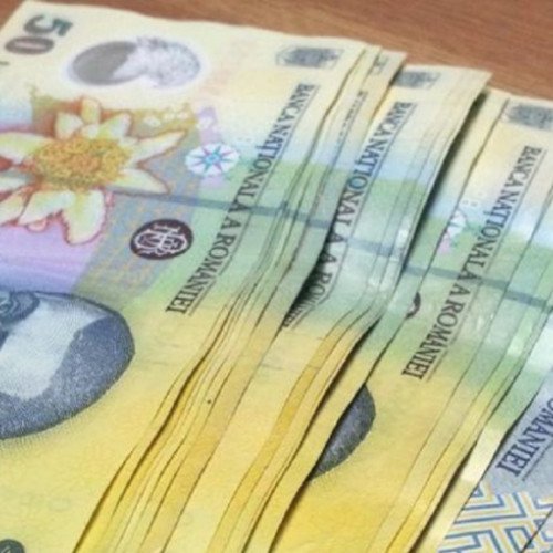 Leul românesc a înregistrat un bilanț pozitiv în această săptămână, după ce plasamentele în dolari americani s-au redus în piață. Potrivit unor surse financiare, cursul euro a fost stabilit la sfârșitul săptămânii trecute la nivelul de 5,0770 lei, marcând un maxim al ultimelor trei săptămâni. În zilele următoare, media tranzacțiilor a coborât ușor, ajungând la 5,0742 lei luni și apoi la 5,0747 lei miercuri, față de 5,0749 lei în sesiunea anterioară.