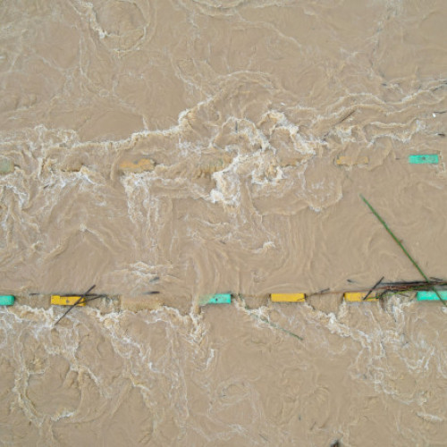 Inundatii masive si atentate de ploile torentiale in sudul Chinei