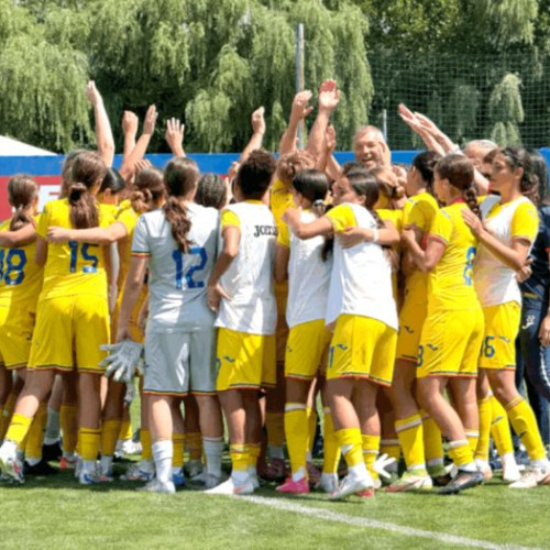 Naționala feminină U17 continuă pregătirile la Centrul Național de la Mogosoaia, unde va juca o dublă amicală împotriva selecționatei similare a Republicii Moldova. Potrivit ziarulprahova.ro, primul meci s-a încheiat cu o victorie clară a echipei noastre, scor 5-0.