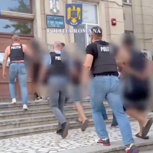 Barbat urmarit international, prins de politisti la Sascut