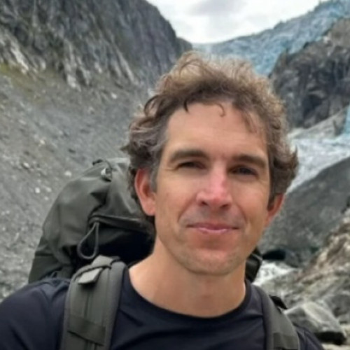 Salvatorii norvegieni l-au găsit în viață pe jurnalistul Alec Luhn, după o săptămână de încercări de a-l localiza