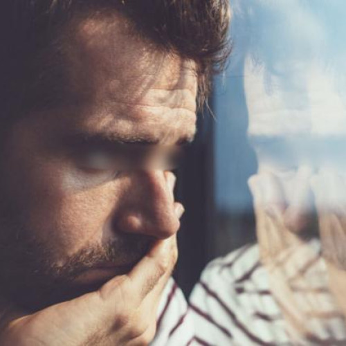 Un tânăr din România își împărtășește planurile și temerile pentru a-și schimba viața